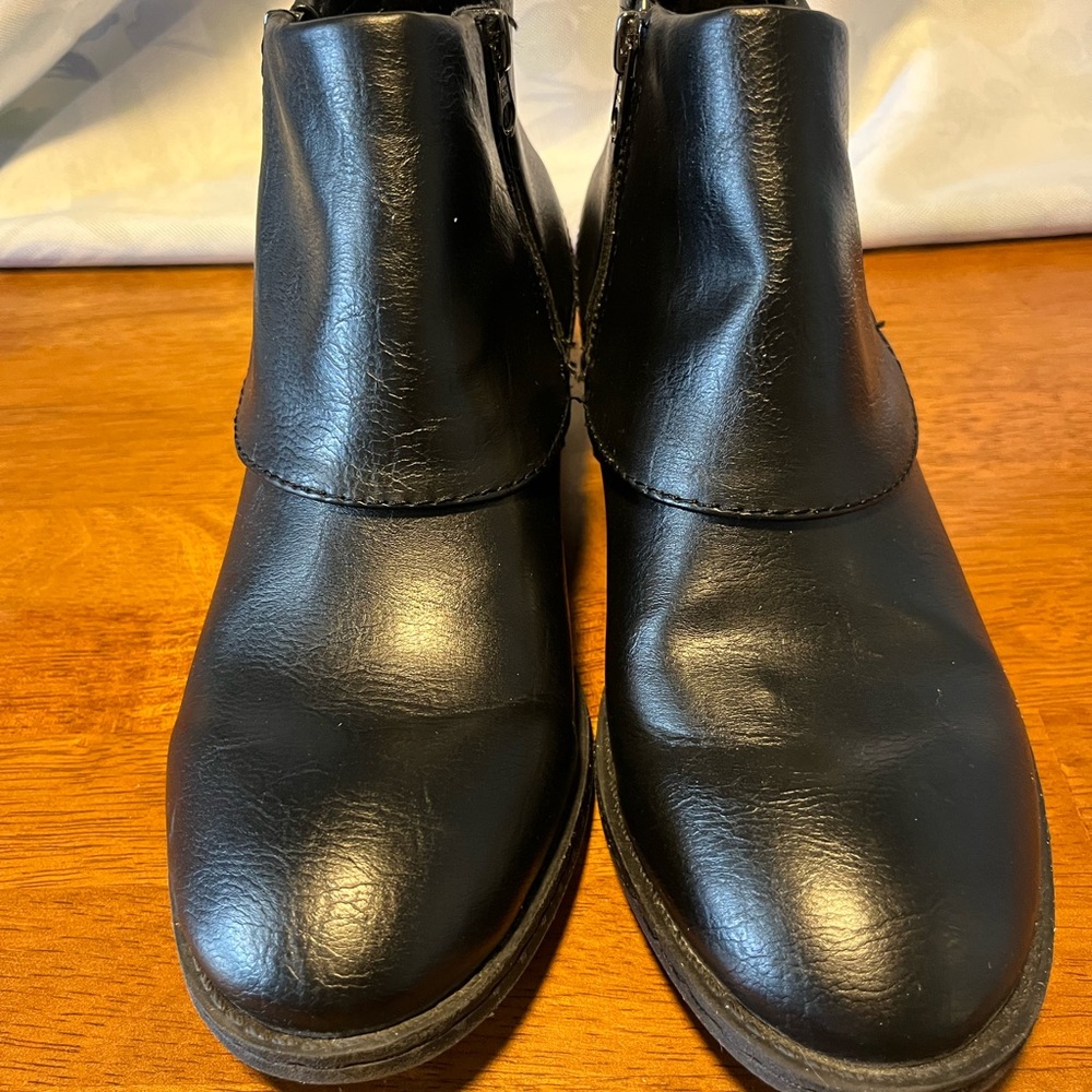 BOC Black Women's Leather Ankle Booties with Side Zipper Size 6 1/2 Medium